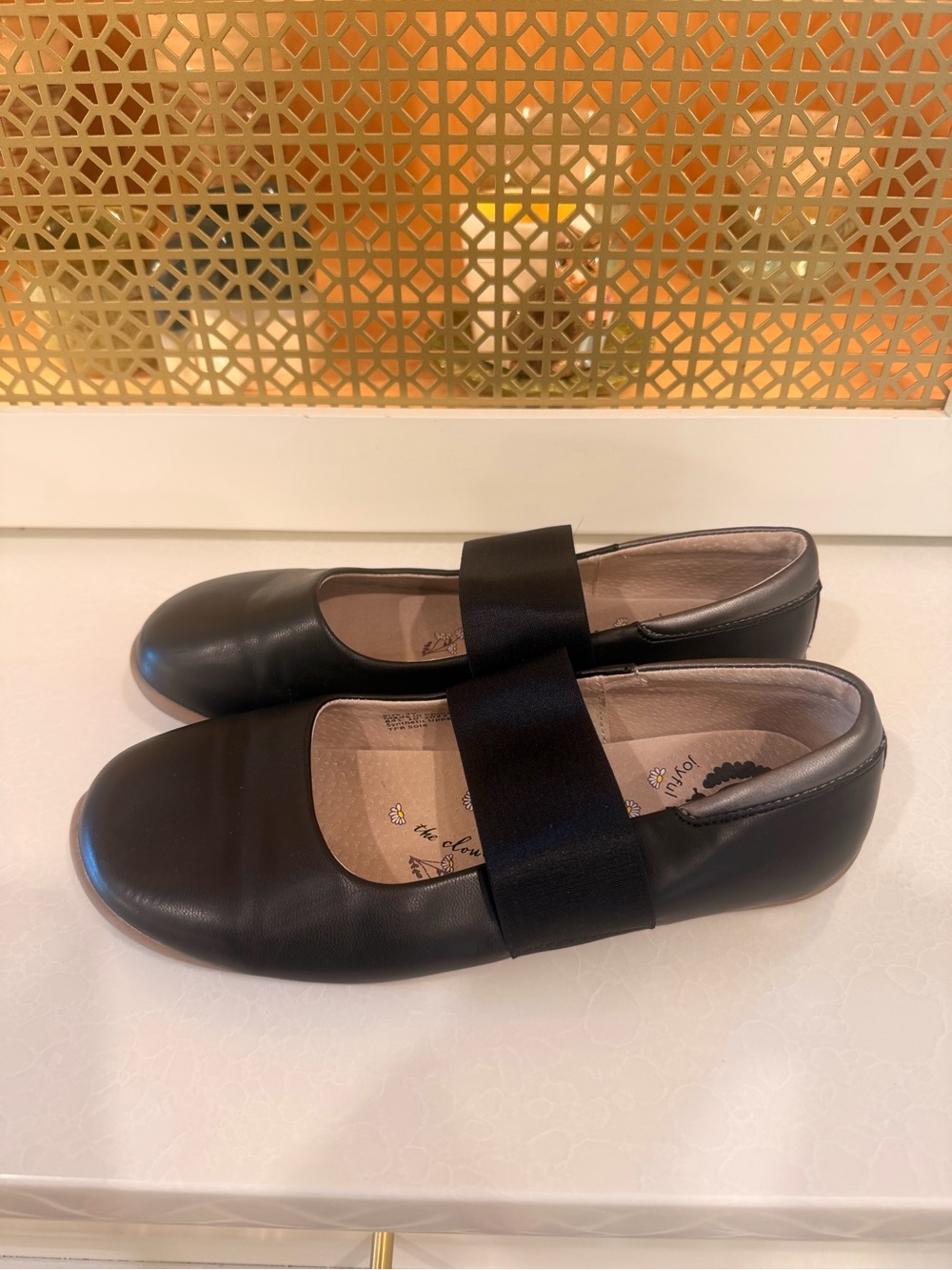Livie & Luca Black Elastic Strap Mary Jane Flats! Size 3! EUC!